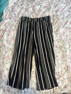 French Laundry Black & White Pinstripe Capri Crop Pants (Women’s Size Large)
